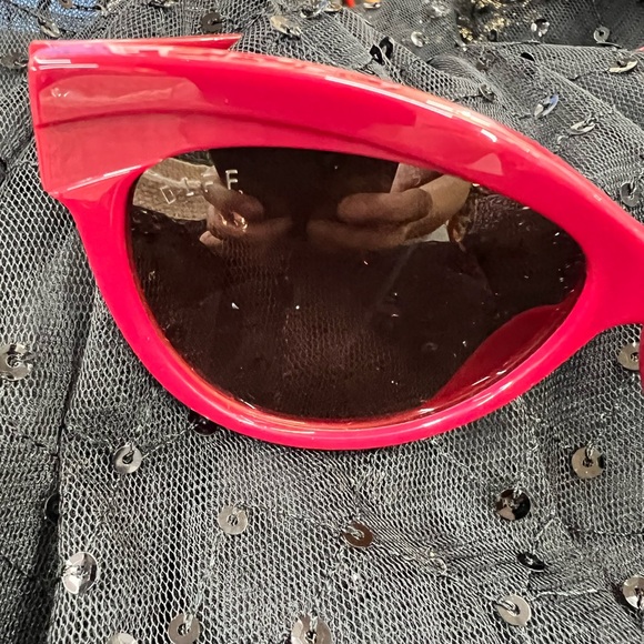 DIFF Eyewear inspired by Marilyn Monroe. Red , cat eye sunglasses w/ case - Picture 6 of 16
